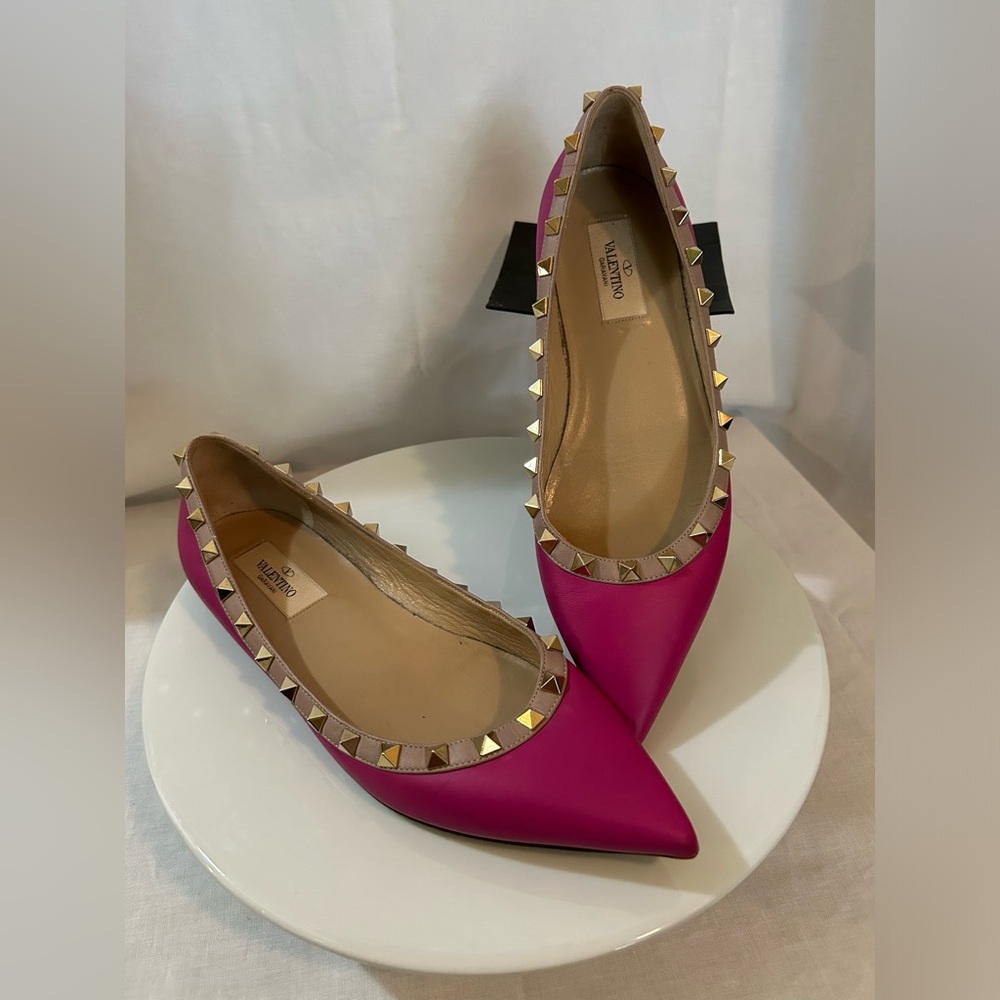 Valentino Garavani - Fuchsia Studded Flats - Picture 2 of 12
